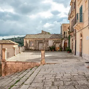 Mazzini 5 , Ragusa Italia